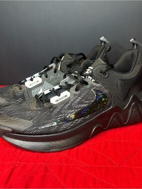 Nike Giannis Immortality 2 Black Holographic Swoosh DM0825-002